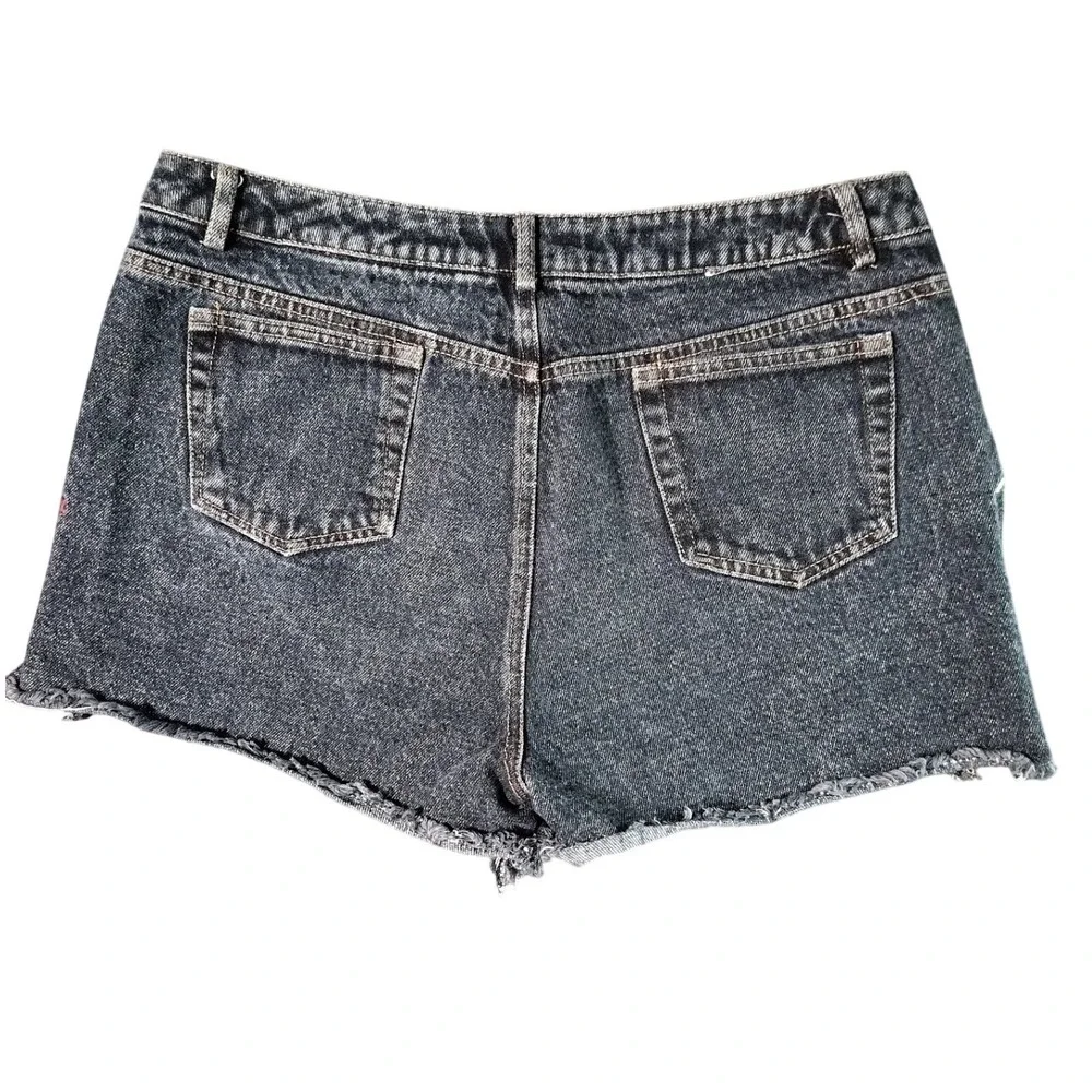 Very J Womens Floral Embroidered‎ Denim Shorts Acid Wash Raw Hem Size L